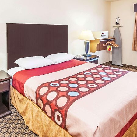 Super 8 By Wyndham Calgary/Airport Otel Dış mekan fotoğraf