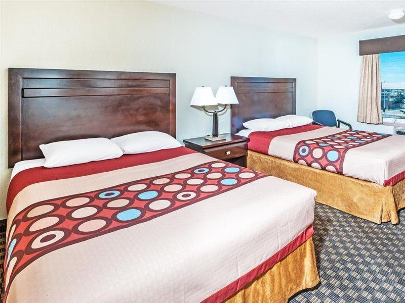 Super 8 By Wyndham Calgary/Airport Otel Dış mekan fotoğraf