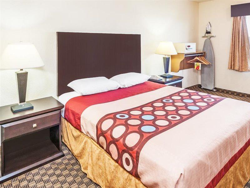 Super 8 By Wyndham Calgary/Airport Otel Dış mekan fotoğraf