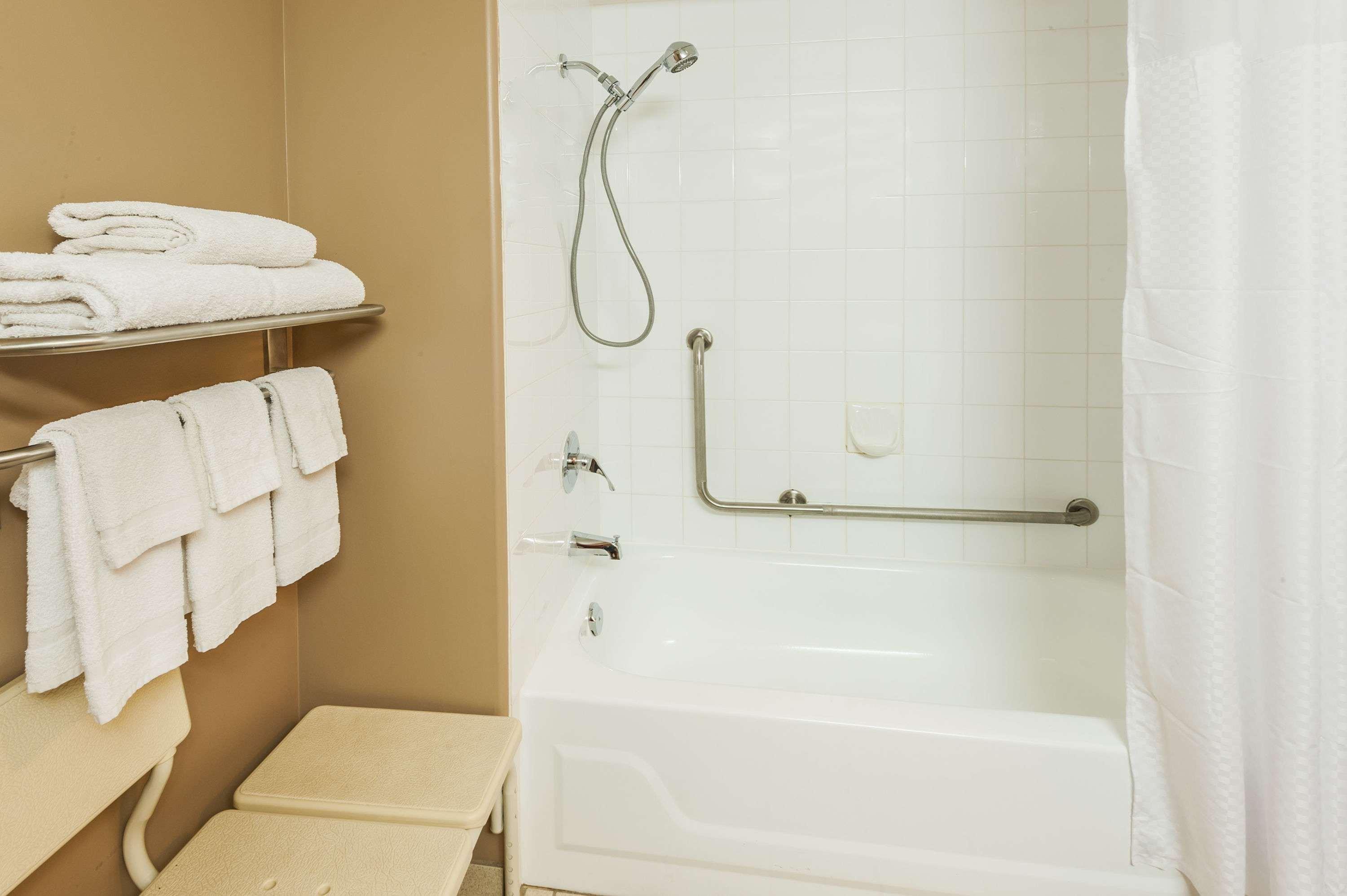 Super 8 By Wyndham Calgary/Airport Otel Dış mekan fotoğraf
