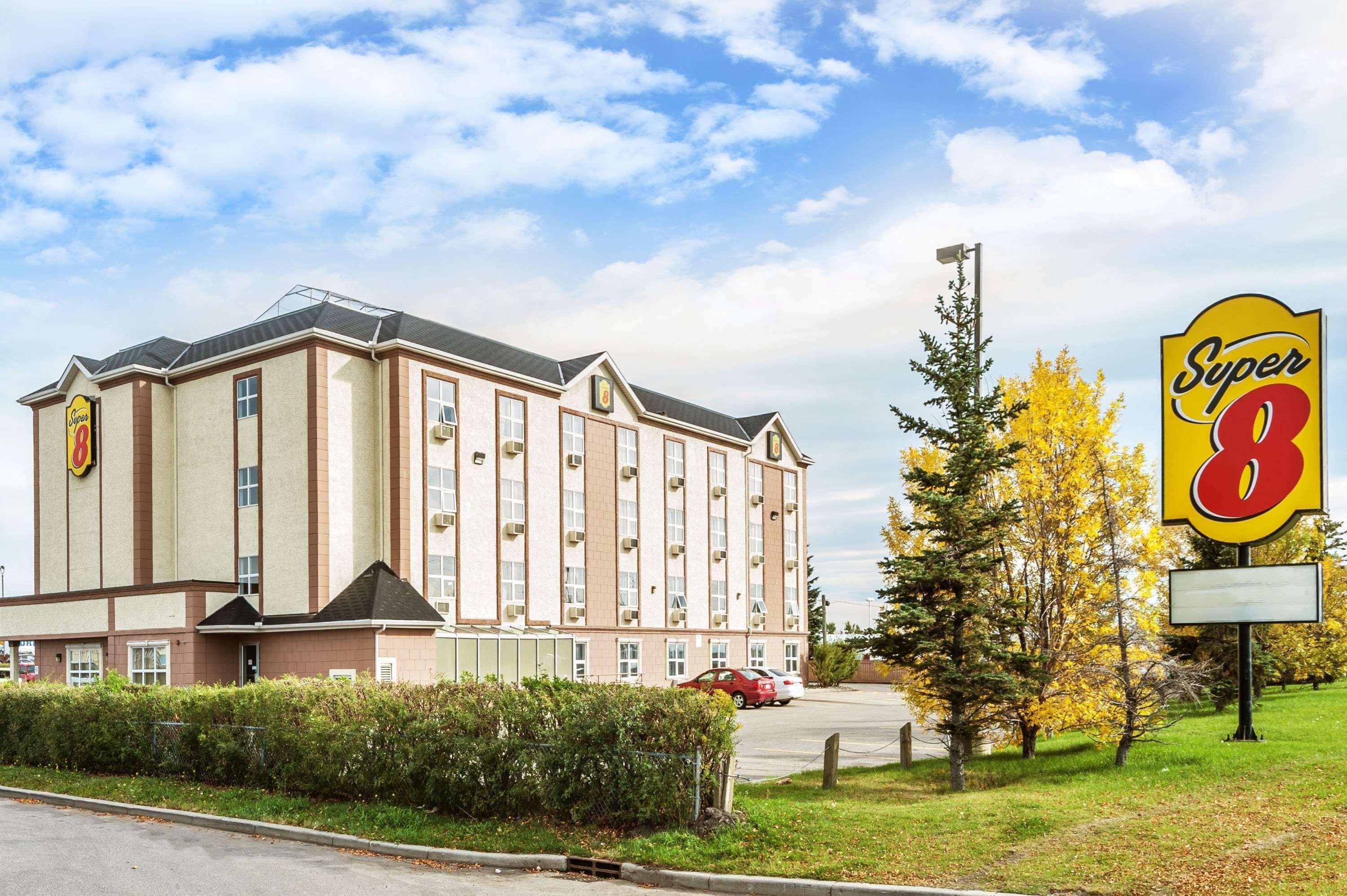 Super 8 By Wyndham Calgary/Airport Otel Dış mekan fotoğraf