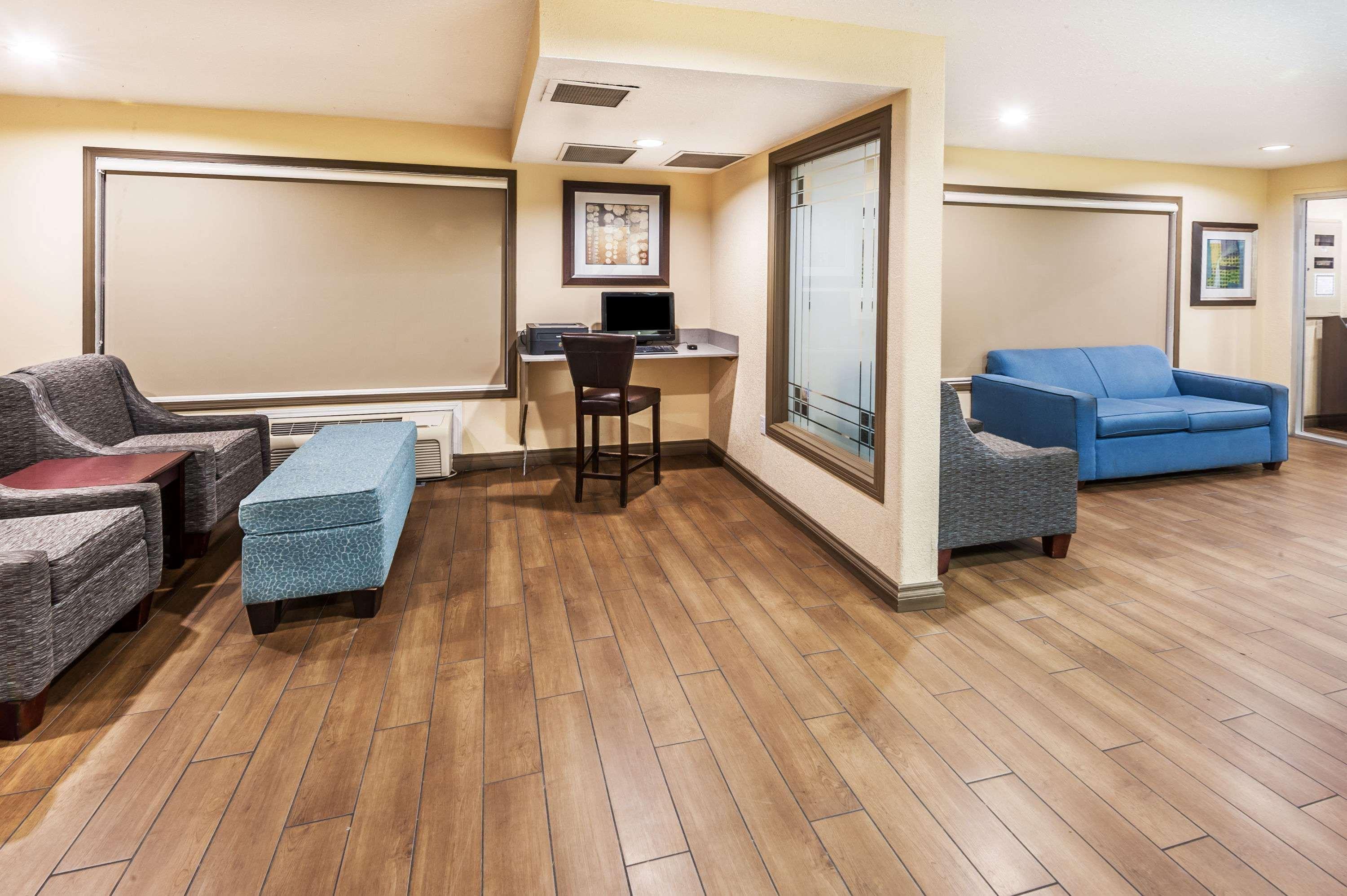 Super 8 By Wyndham Calgary/Airport Otel Dış mekan fotoğraf