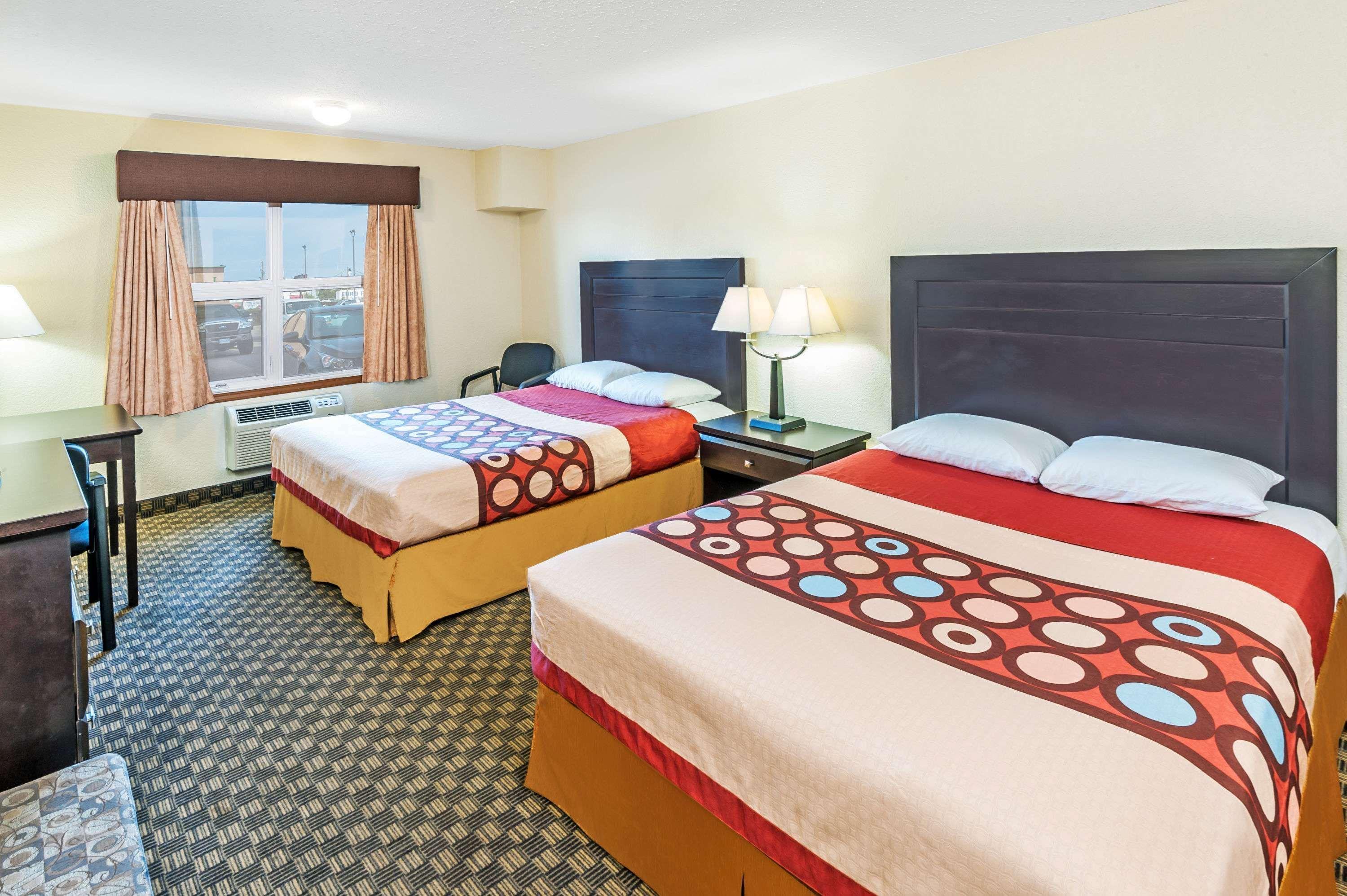 Super 8 By Wyndham Calgary/Airport Otel Dış mekan fotoğraf