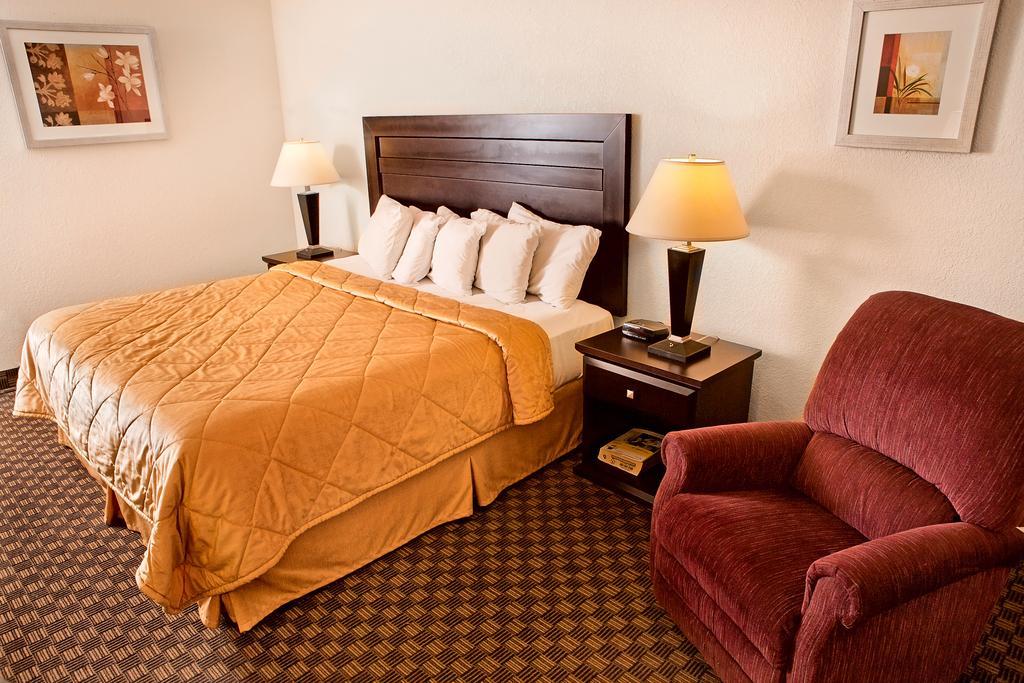 Super 8 By Wyndham Calgary/Airport Otel Dış mekan fotoğraf