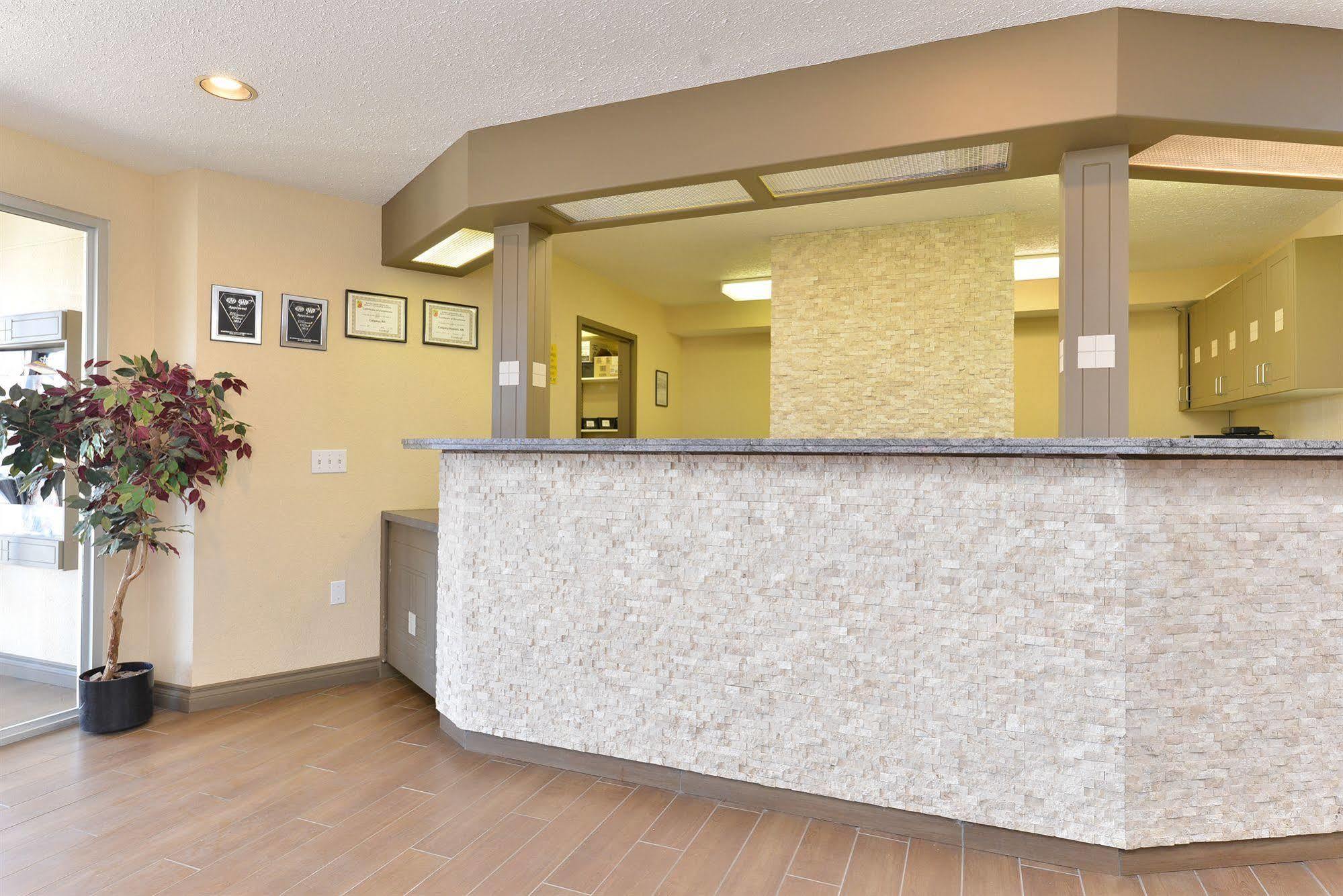 Super 8 By Wyndham Calgary/Airport Otel Dış mekan fotoğraf