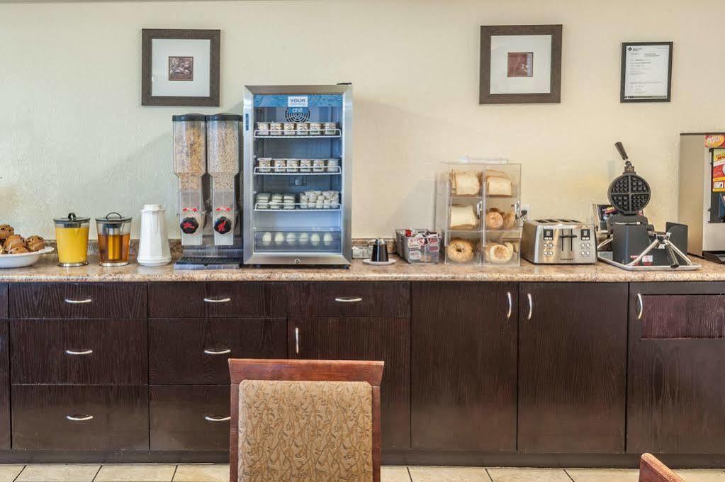 Super 8 By Wyndham Calgary/Airport Otel Dış mekan fotoğraf